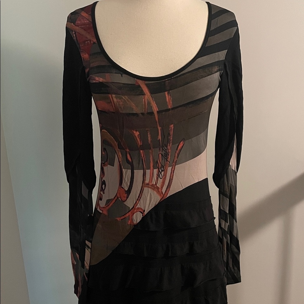 Chic Black and Red Patterned Midi Dress